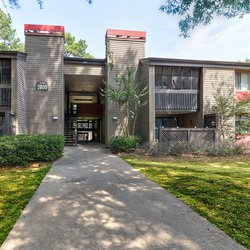 building at at 100 Inverness Apartments in Birmingham, AL