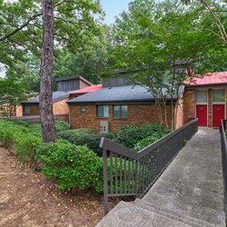 building at at 100 Inverness Apartments in Birmingham, AL